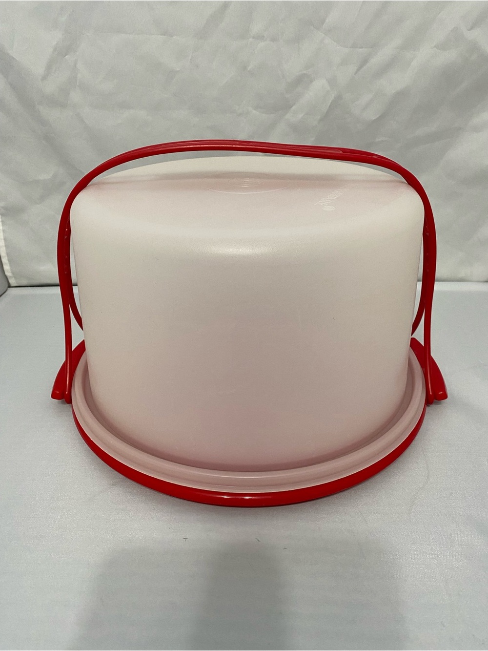 Tupperware Red and White Cake Carrier with Carry Handle